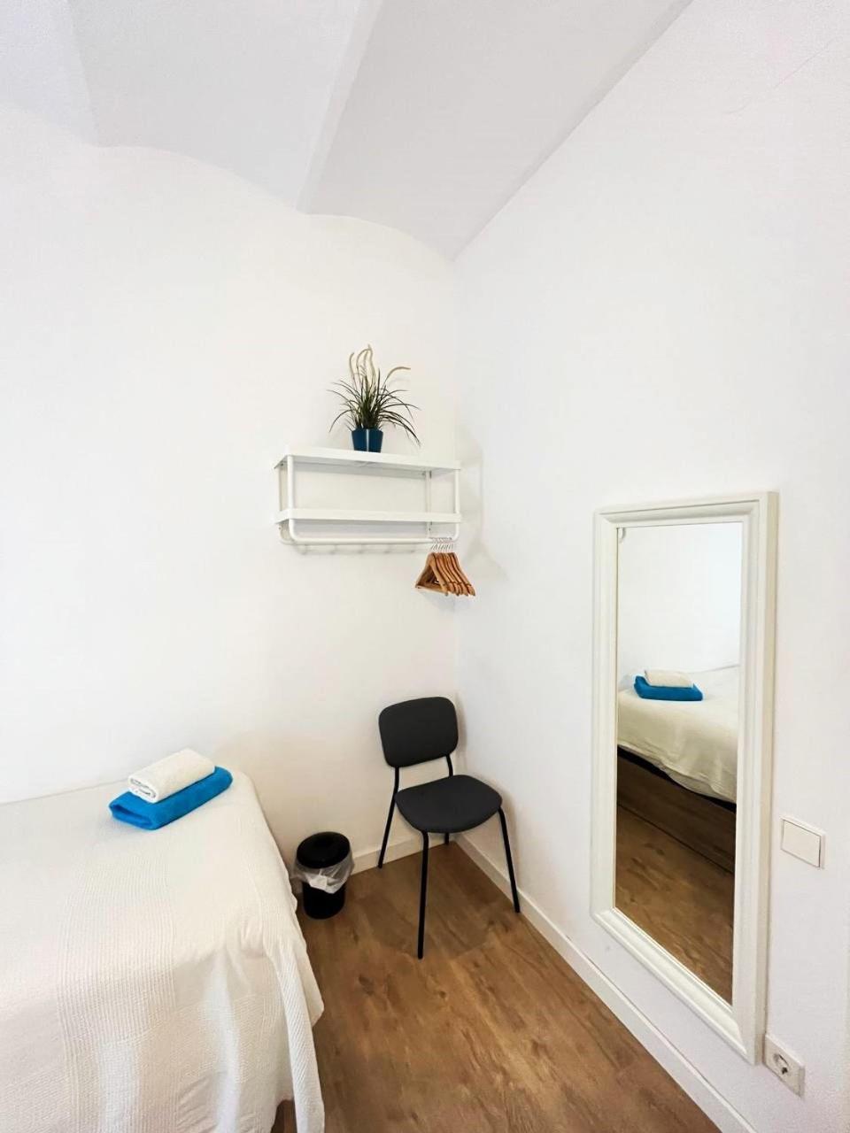 Flor Habitaciones Barcelona Exterior photo