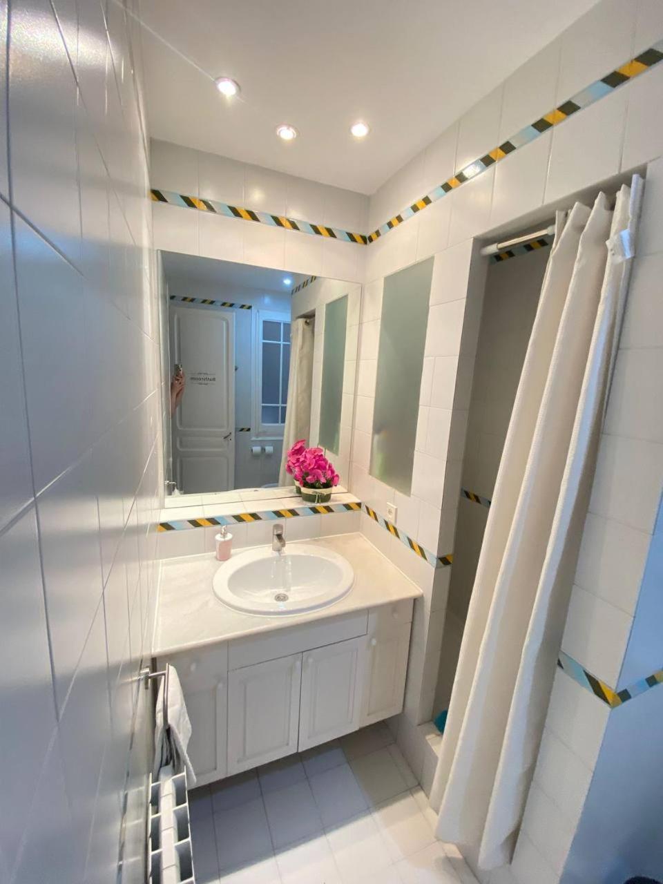 Flor Habitaciones Barcelona Exterior photo